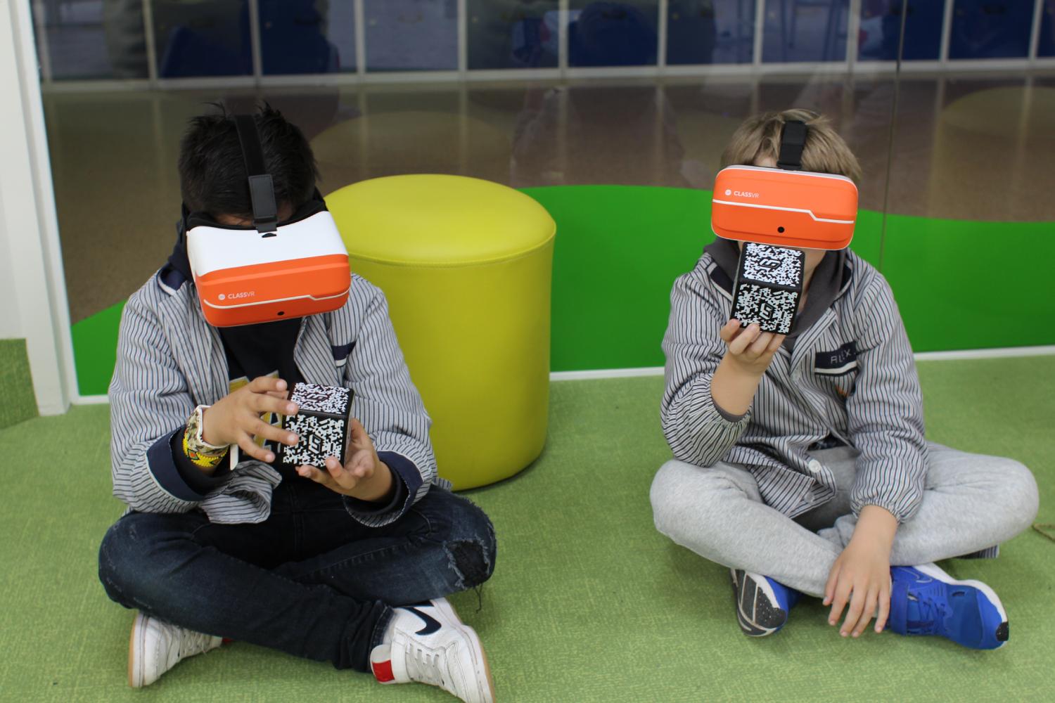 Colegio-Escolapios-Soria-Students-with-AR-Cubes
