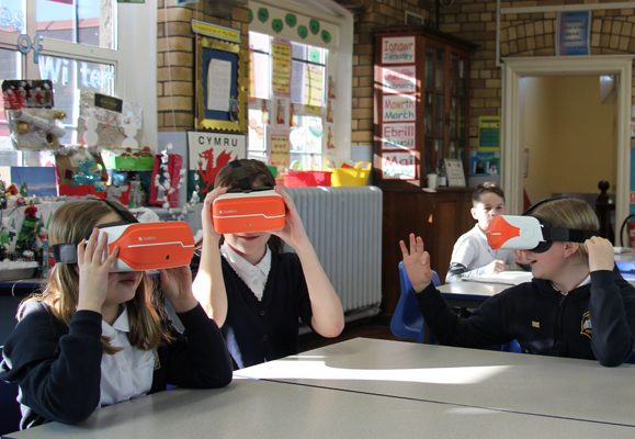 collaborative working in class with classVR